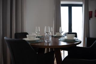 Designer 2-Bed Apartment with Stunning Sea Views - 4