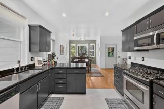 Creekside Inn- sleeps 6, pets ok- perfect private getaway - 0