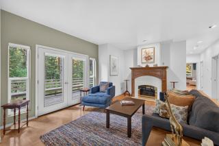 Creekside Inn- sleeps 6, pets ok- perfect private getaway - 8
