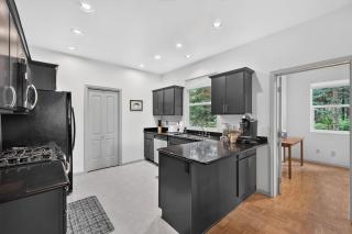 Creekside Inn- sleeps 6, pets ok- perfect private getaway - 7