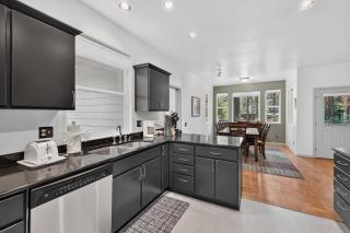 Creekside Inn- sleeps 6, pets ok- perfect private getaway - 5