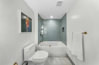 Stylish 3BR - Rooftop Pool - Urban Getaway - 1