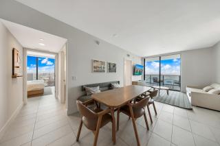Stylish 3BR - Rooftop Pool - Urban Getaway - 8