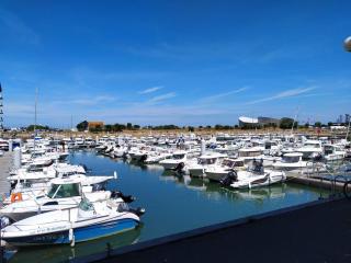 Vue sur le port, Juno Beach, Plage à pied - 9