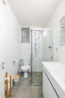 Harbor Balcony – 3-Room Apt, Central Haifa - 9