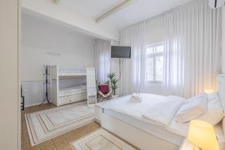 Harbor Balcony – 3-Room Apt, Central Haifa - 6