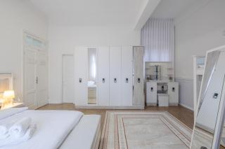 Harbor Balcony – 3-Room Apt, Central Haifa - 1