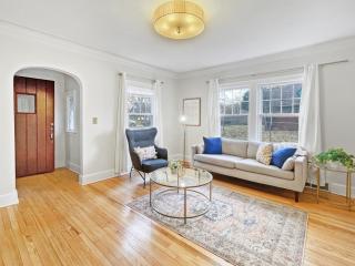 Modern 3BR Duplex Side A Near Drake University - 5