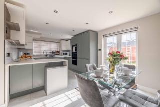 Luxury 4-Bed Close to Ascot Lego Land M3 M25 A30 - 9