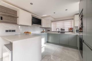 Luxury 4-Bed Close to Ascot Lego Land M3 M25 A30 - 5