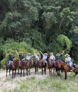 Piscina infinita, vista a las montañas y caballos - 6