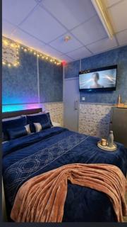 Blue Rest Room - 2