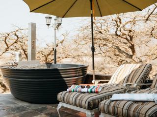 Tranquility-Ukuthula Game Farm Guesthouse with Hot Tub - 6