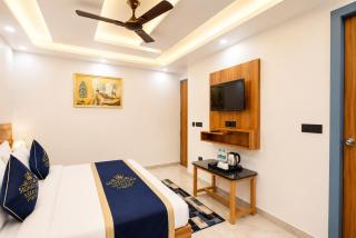 Hotel Signature StayZ Near IGI Delhi Airport - 2