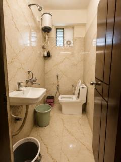 Golden Twilight A Modren 2bhk by Dream Door Stays , Madhapur - 1