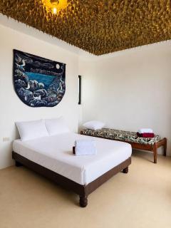 Ocean View Apartment with Private Balcony Near the Beach - 6