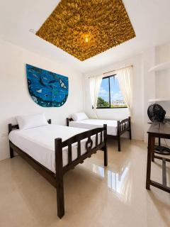 Ocean View Apartment with Private Balcony Near the Beach - 3
