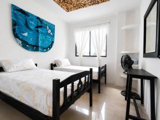 Ocean View Apartment with Private Balcony Near the Beach - 2