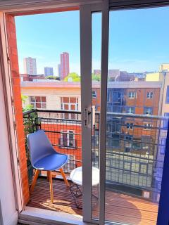 Stylish City-Centre Apartment Your Perfect Birmingham Base - 0
