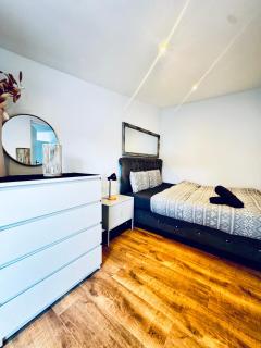 Cozy 1BR Apt & LR with Terrace Near Museum Gugging - 0