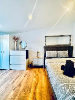 Cozy 1BR Apt & LR with Terrace Near Museum Gugging - 2