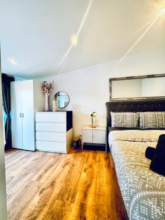 Cozy 1BR Apt & LR with Terrace Near Museum Gugging - 3