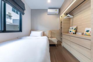Modern Scandi 4BR Home Near BKK Airport - 1