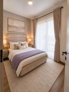 Luxury 2BR Haven Pool, Gym, Sauna and Steam - 1
