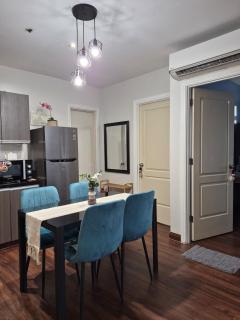 2BR Penthouse Stay in Gramercy at 66F, Sunset & Ocean Views, 55 TV - 6
