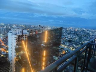 2BR Penthouse Stay in Makati Philippines, Sunset & Ocean Views, 55 TV, Free Pool & Sauna, Direct Mall Access - Manila - 8