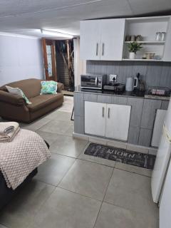 Cozy Cottage Polokwane - 6