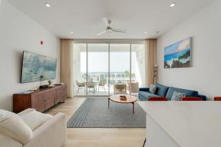 Chic Poolside Condo with Ocean Views - 8