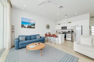 Chic Poolside Condo with Ocean Views - 7