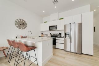 Chic Poolside Condo with Ocean Views - 3