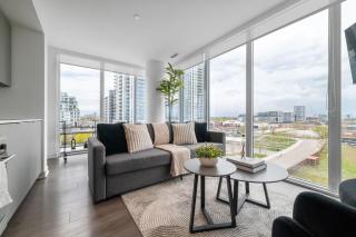 Modern 3BR Condo Sleeps 8 with Floor-to-Ceiling Views - 4