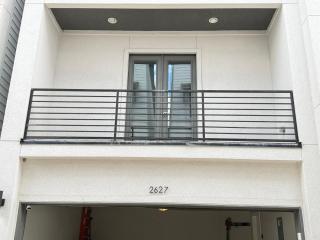 3BR Gated Townhome Near Med Center & Downtown - 9