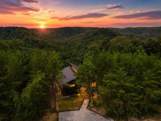 Sugar Maple Cabin - Romantic Sauna View Hot Tub - 3