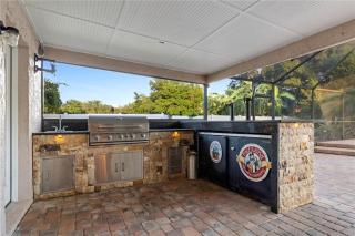 Lux XL Villa, 20 Plus Guests, Pool, Outdoor Kitchen - 1