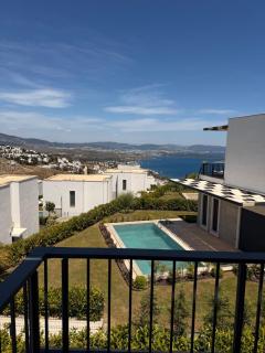 Villa with pool & sea breeze - 4