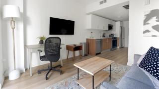 Landing Spectacular Studio Game Room - 6