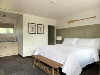 The Trail Inn - Kenora, ON - On Longbow Lake - 6