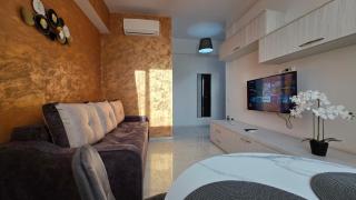 Downtown Chic Family Retreat near Palas Mall - 0