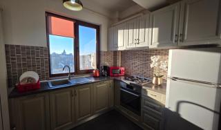 Downtown Chic Family Retreat near Palas Mall - 3