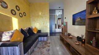 Downtown Chic Family Retreat near Palas Mall - 1