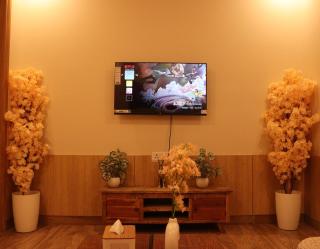 Prime LUX 1BHK with Private Balcony Near Medanta - 0