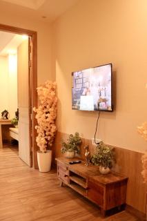 Prime LUX 1BHK with Private Balcony Near Medanta - 2