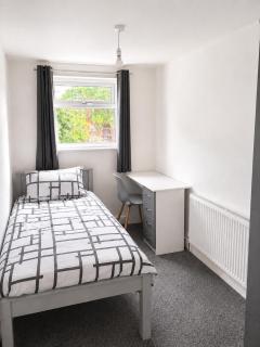 The Nottingham Hideaway I Stylish Modern Stay - 2