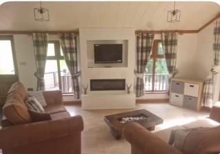 Lodge 5 Upton Lakes & Lodges Old Hill Cullompton Devon EX151RA - 9