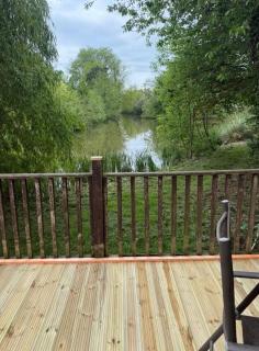 Lodge 5 Upton Lakes & Lodges Old Hill Cullompton Devon EX151RA - 4