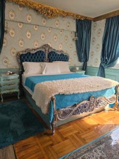 Royal sapphire suit side sea view - 0